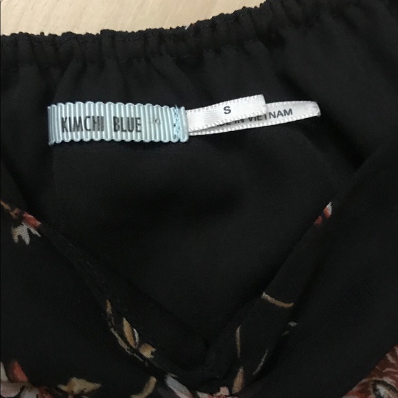 Off the shoulder floral romper - Picture 3 of 4